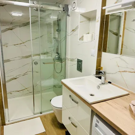 Fredry 15f Quarto em Acomodações Particulares *