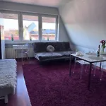 Δωμάτια σε οικογενειακή κατοικία Fredry 15f