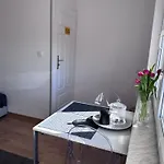 Δωμάτια σε οικογενειακή κατοικία Fredry 15f Krasków